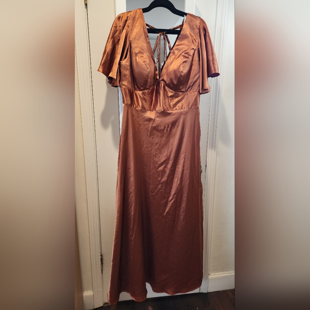 Lavetir Burnt Orange Gown with Plunge Neckline and Flutter Sleeves